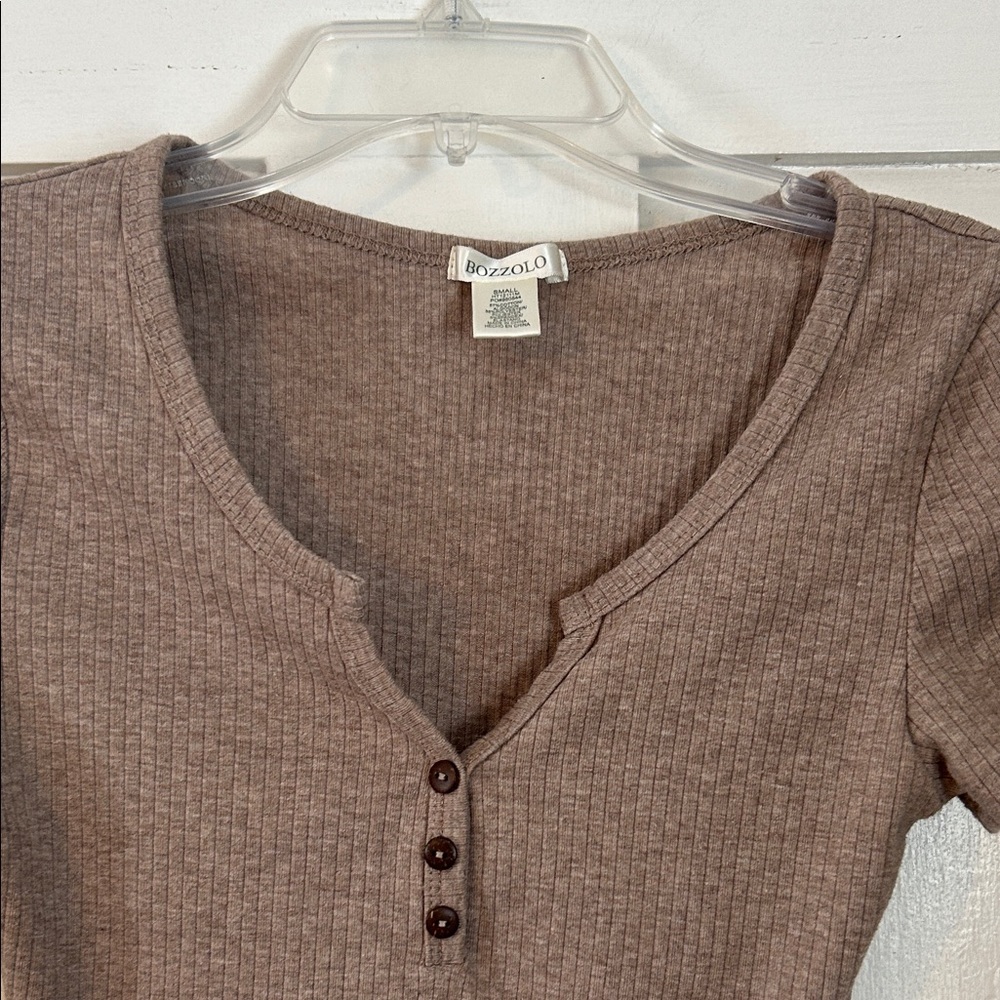 Bozzolo Womens Ribbed Crop Top Brown Small Fitted 3 Button Festival Concert - Picture 2 of 10
